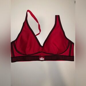 ALO Yoga Airlift Line Up Bra Bold Red